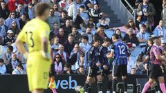 Los jugadores del Real Oviedo celebran uno de los goles al Celta