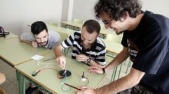 Imagen de archivo del taller de m�sica electr�nica hecha a mano impartido por Mena en el Polit�cnico de Santiago