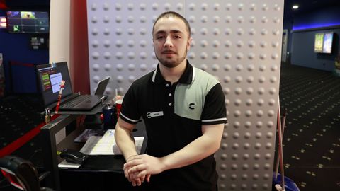 Mat�as llevaba seis meses trabajando en estos cines Yelmo. Ayer fue su �ltimo d�a y contaba que, este fin de semana, hubo mucha m�s afluencia de lo habitual