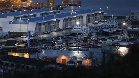 Pesqueros en el puerto coru��s de Oza, en una imagen de archivo