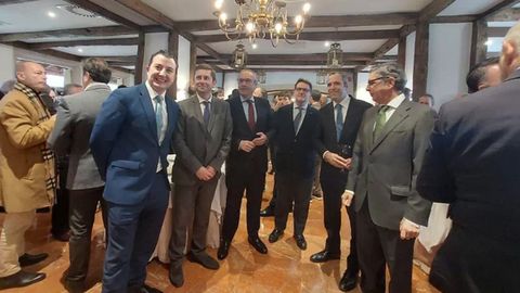 De izquierda a derecha: Director General de Galicia Norte, David Marts; el Director General de la Cmara de A Corua, Manuel Galdo;  el director de Fondos Europeos y Sostenibilidad del Banco Sabadell, Ignacio Rodrguez; el director general de Banco Sabadell de Galicia, Adolfo Garca Ciao;  el director de Distribucin comercial territorial Noroeste del Banco Sabadell, Iaki Pradera, y el delegado de Iberdrola en Galicia, Francisco Silva