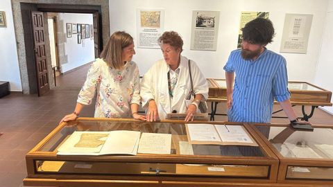Donación de un documento al archivo municipal de Betanzos