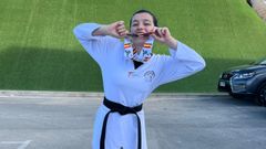 Salanova muerde las dos medallas conseguidas en La Nuca.