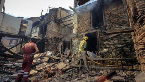 La aldea de Vilar es la viva imagen del poder de destruccin del fuego. 