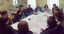 Alcalde, miembros del gobierno y trabajadores, dise�ando el programa.