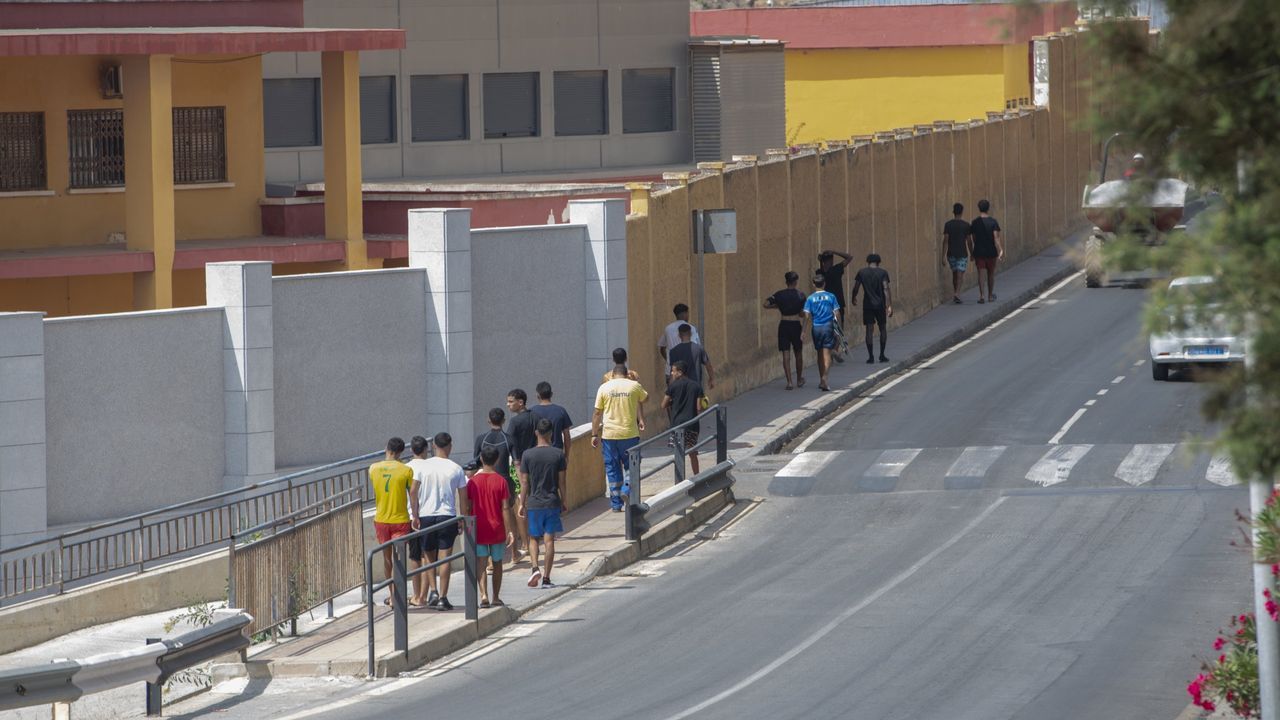 Ceuta, primer Gobierno autónomo en solicitar la derivación de menores inmigrantes a otra comunidades