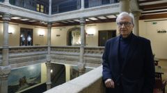 Manuel Martnez Rapela, en el edificio del Liceo de Ourense