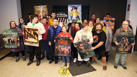 Ambar present� las recreaciones de portadas de series de su calendario solidario en el Teatro Cine Elma