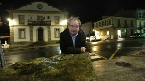 Rub�n Lois, delante de la Casa Consistorial de Palas de Rei.