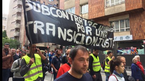 Imagen de la pancarta portada por los mineros en la marcha en Oviedo