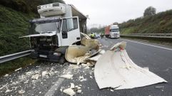 Accidente en la AP-9 entre dos camiones, uno de ellos cisterna