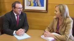 MALPICA S� LO LOGR�. El alcalde de Malpica, Eduardo Parga, se entrevist� con la conselleira, quien le comprometi� la inversi�n.