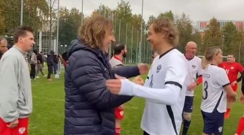 Mostovoi y Karpin, salud�ndose en el evento de este viernes.