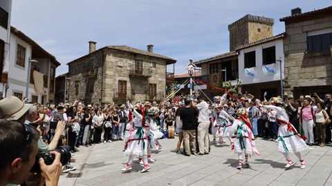 As danzas gremiais chaman a atencin a moitos forneos