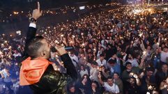 Miles de bengalas volverán a iluminar la noche en Rianxo