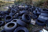 El dep�sito de ruedas de Outeiro, en Agualada, est� junto a un camino p�blico.