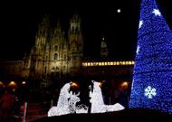 Por el Obradoiro pasaron distintos motivos navide�os, con �rboles naturales o de cono, como el del 2010.