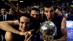 Fran Vzquez festeja el reciente ttulo de Liga con el Barcelona