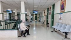 Interior del centro de salud de O Barco, que centraliza las consultas médicas de Carballeda de Valdeorras, Vilamartín, Rubiá y O Bolo