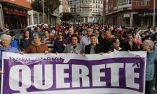 Momento de la marcha contra la violencia de g�nero ayer por la ma�ana en Foz. 