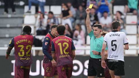 Adem�s de se�alar penalti, Andr�s Fuentes mostr� amarilla a Quagliata