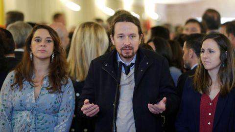 Pablo Iglesias, entre a las diputadas Noelia Vera y Ione Belarra, este viernes, en los actos del Da de la Constitucin