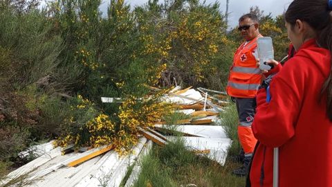 Los voluntarios recogieron todo tipo de residuos en los montes de A Mezquita y Celanova