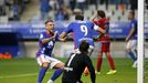 Toche y Aaron celebran un gol del Real Oviedo.Toche anota su gol frente al Zaragoza