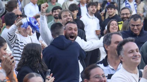 Melo celebrando el ascenso de O Parrulo en Armas.