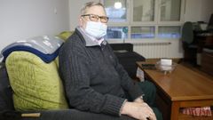 ngel Fernndez Accin, exjefe de seguridad martima en la Capitana Provincial de Lugo, expresidente de Cruz Roja Burela y recin elegido juez de paz de Burela, este martes, en su casa