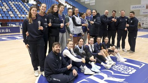 Plantilla y cuerpo t�cnico del Baxi Ferrol deseando a los lectores de La Voz una feliz Navidad.