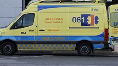 Foto de archivo de una ambulancia atendiendo una emergencia en A Mari�a