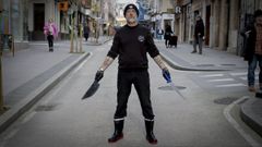 Marcos Sendn, el pescadero que en redes se da conocer como Marc del Norte, en la calle de la Torre de A Corua, donde tiene su pescadera. Pronto abrir un puesto en el nuevo mercado de Monte Alto. 