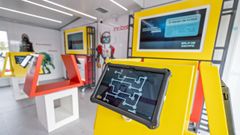 Imágenes de la instalación que Incibe realizó hace dos semanas en Vilagarcía para informar sobre ciberseguridad