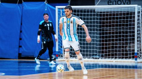 El futbolista, en un partido con la Albiceleste.