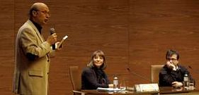 Carmen Becerra, en una imagen de archivo junto a Ponte Far y Javier Cercas, en un acto en Ferrol