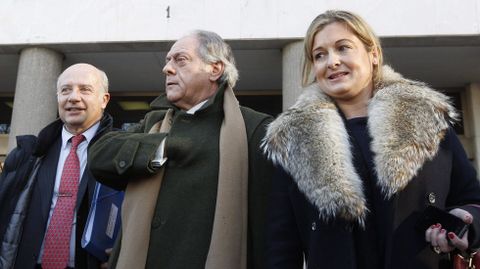 Abdón Nuñez y Felipe Moreno -abogados de las familias de dos de las víctimas del Madrid Arena- junto a Virginia López, que ejerce la acusación popular en nombre de Manos Limpias