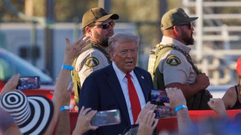 Donald Trump llegando al mitin en Coachella