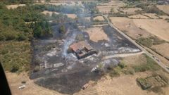 En agosto del 2017, un incendio forestal quem� el entorno inmediato del edificio en desuso
