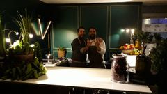 Los chefs gallegos Dani L�pez y �lvaro Fuentes, el jueves antes de comenzar su primer servicio en Doha