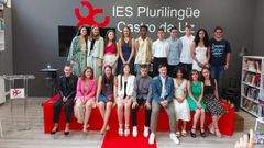 Foto da graduaci�n do alumnado de 4.� da ESO do IES Pluriling�e Castro da Uz, nas Pontes