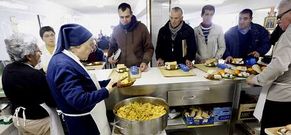 Los comedores sociales son un parapeto social contra la crisis econ�mica, algo         que tambi�n pretende el plan del cheque municipal.