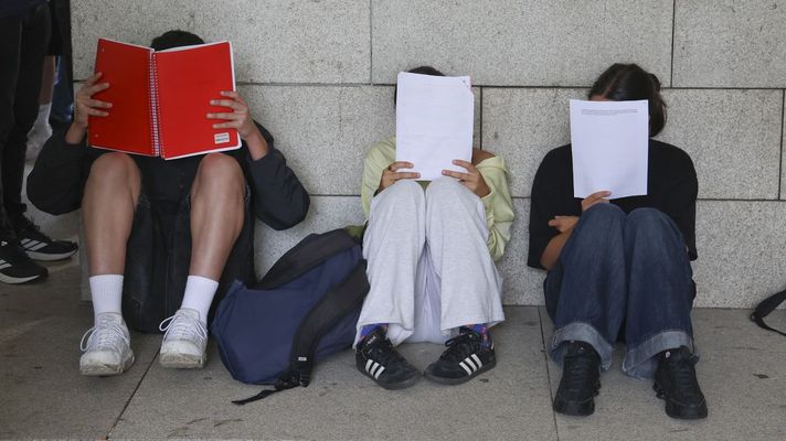 Ex�menes de la selectividad en el campus de Santiago