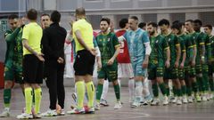 La plantilla xovense, antes de comenzar el encuentro contra el Tierno Galv�n.