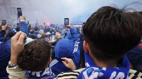 Recibimiento al Real Oviedo antes del partido de playoff contra el Eibar