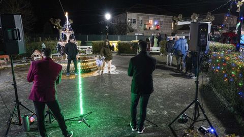 En Loiro contrataron una actuacin musical para el encendido