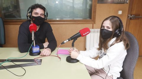 Fran e Lena Rodr�guez, no estudo de Radio Voz Carballo, durante o sorteo de emparellamentos dos colexios