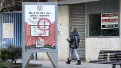Carteles de la campa�a antiabortista en las calles de Pontevedra, que el Concello ordeno retirar