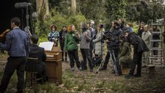 Labores da rodaxe do filme �San Sim�n�, con Miguel A. Velasco (no centro da imaxe) � fronte.
