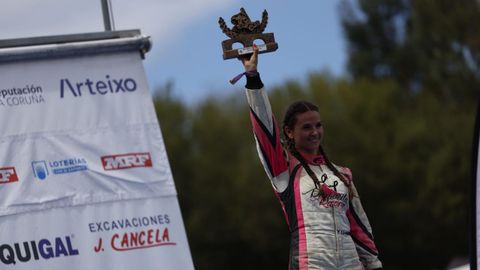 Yoanna Llorente, tras subirse al podio en el Nacional de Arteixo.
